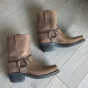 Frye harness 8r